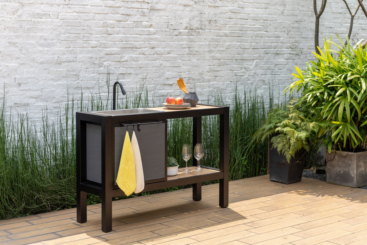 Aluminium outdoor kitchen station arranged beside an outdoor cooking area.